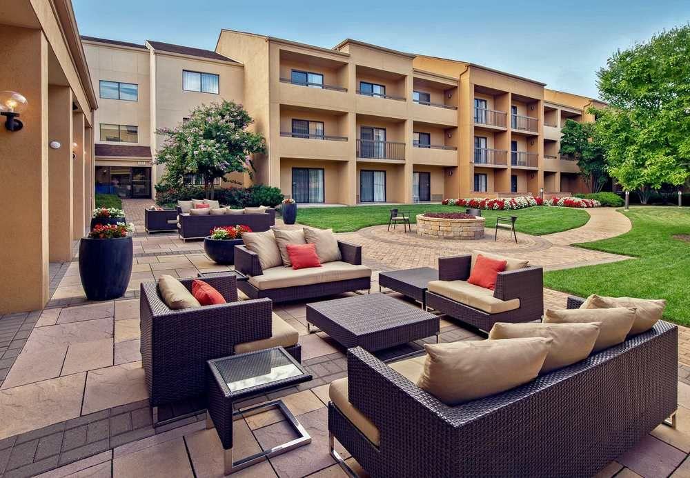 Отель Courtyard By Marriott Fairfax Fair Oaks Экстерьер фото