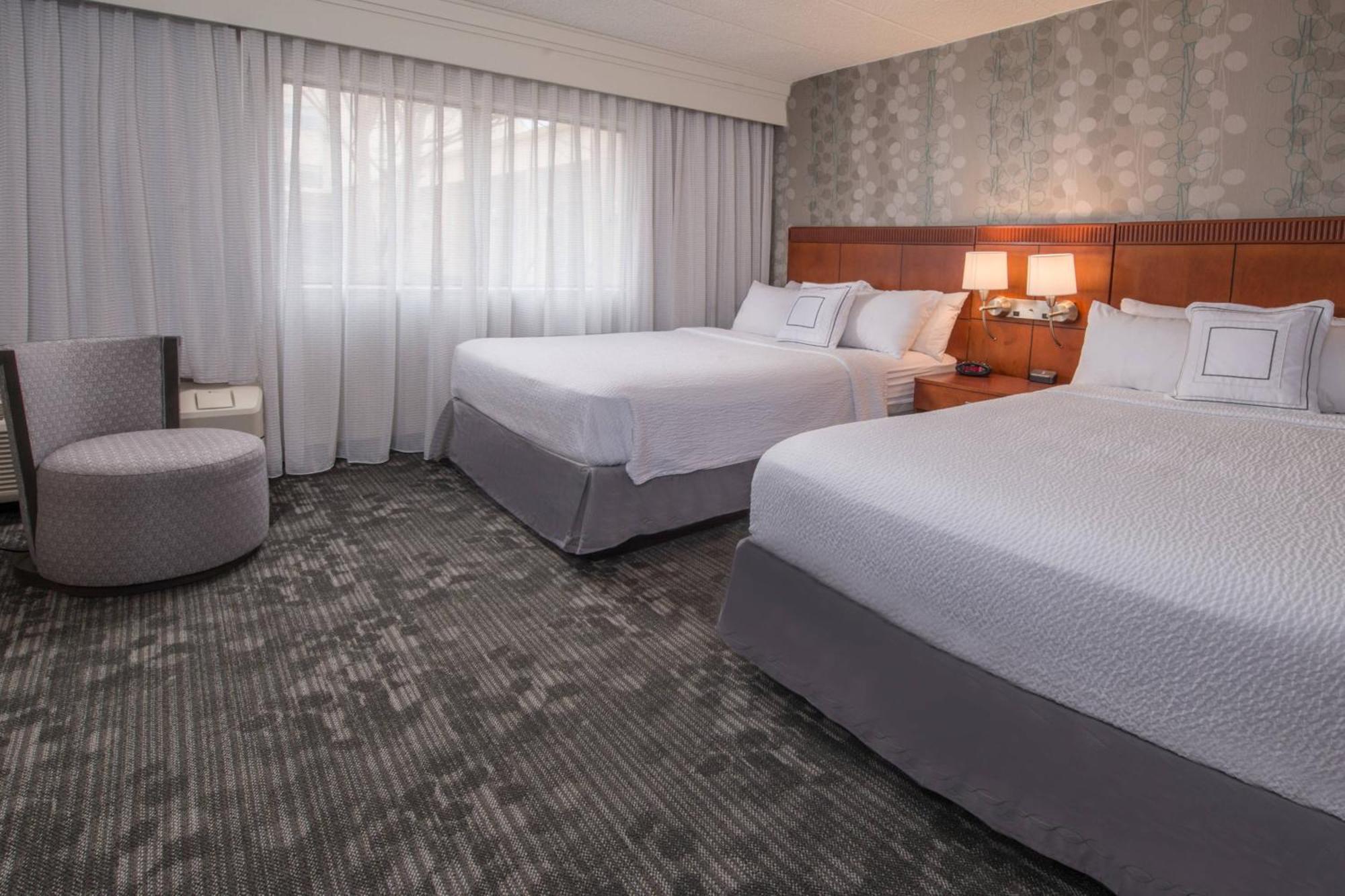 Отель Courtyard By Marriott Fairfax Fair Oaks Экстерьер фото