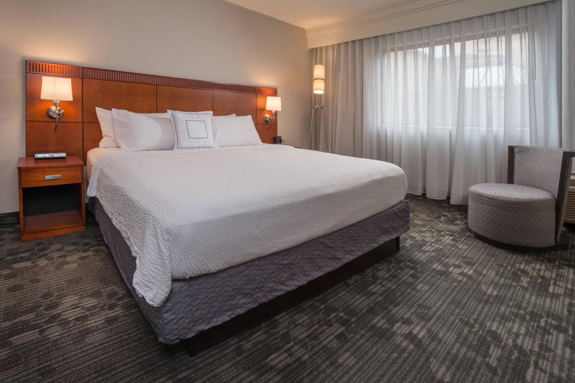 Отель Courtyard By Marriott Fairfax Fair Oaks Экстерьер фото